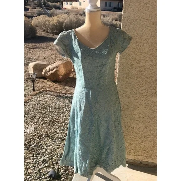 $5 Vintage Lace dress size med. $5 if bundled - Picture 2 of 8